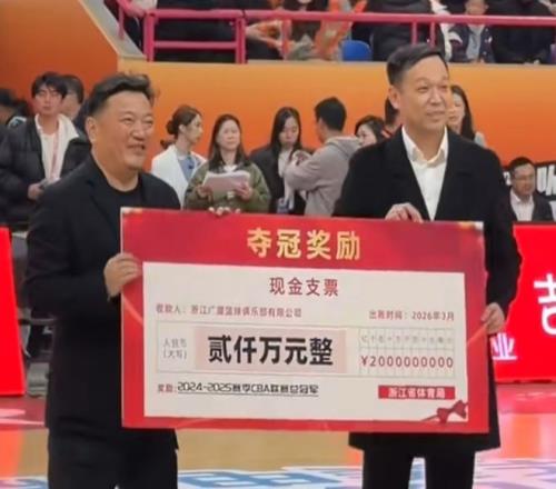 从现场转播大屏到周边好物看世界杯赛场内外中国制造(图1)